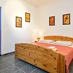 Modri Dragulj Apartment Razanj